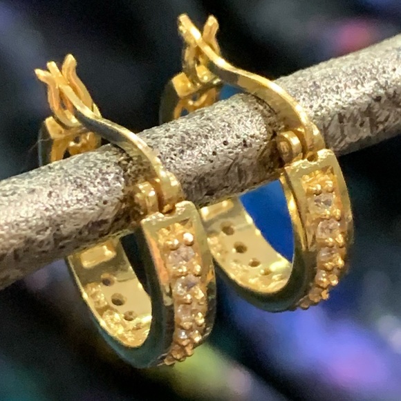 DILLARD’S 18k Gold over Sterling Silver CZ SMALL HOOP EARRINGS! - Picture 11 of 13